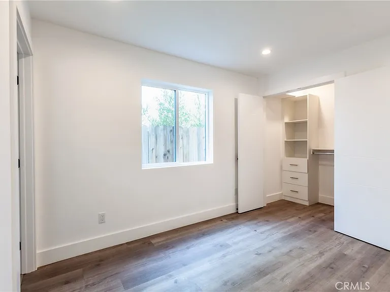 10910 W Hesby St #1/2 — Photo 8