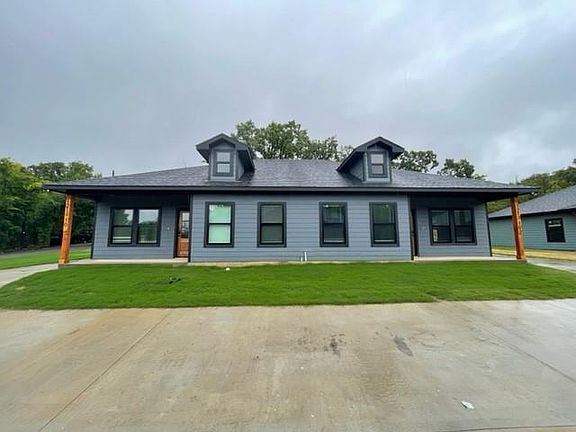 2nd image of 1213 Oak Dr #105