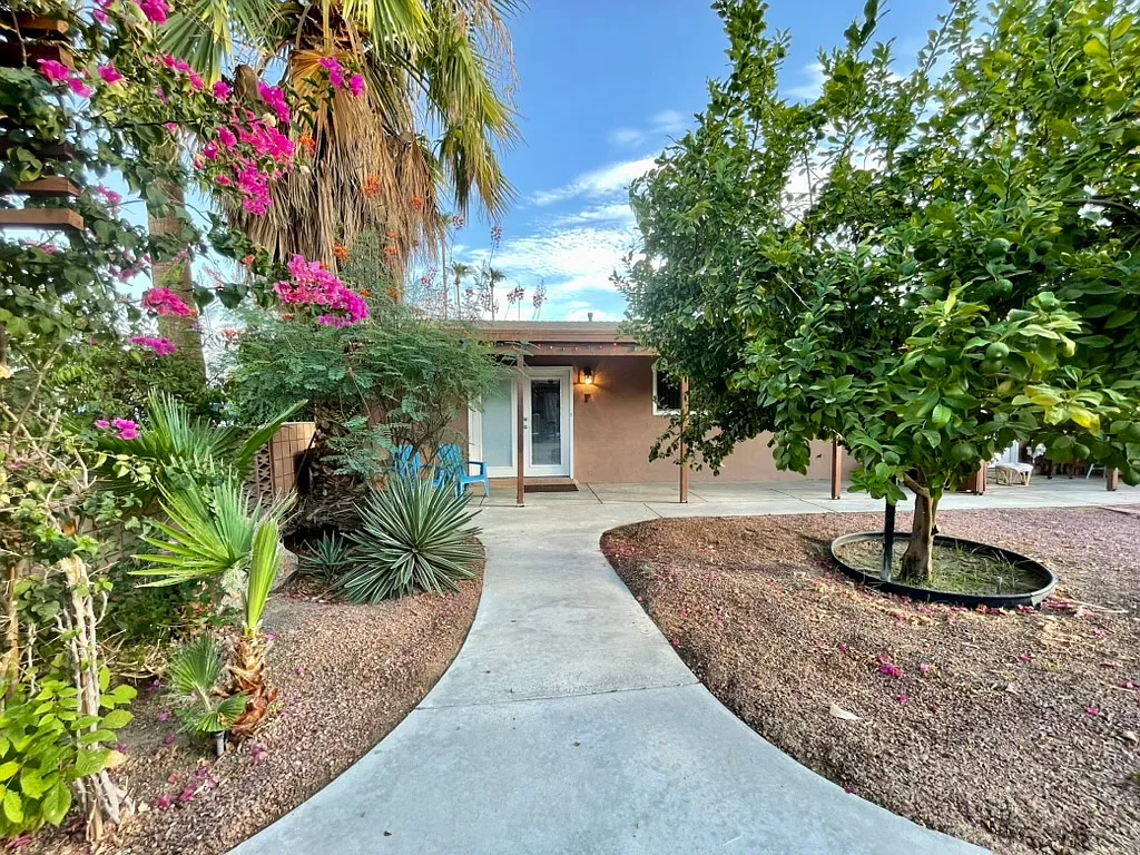 2 bed, 780 sqft, $2,200 — Photo 2