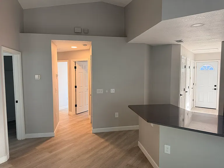 802 E North Bay St — Photo 10