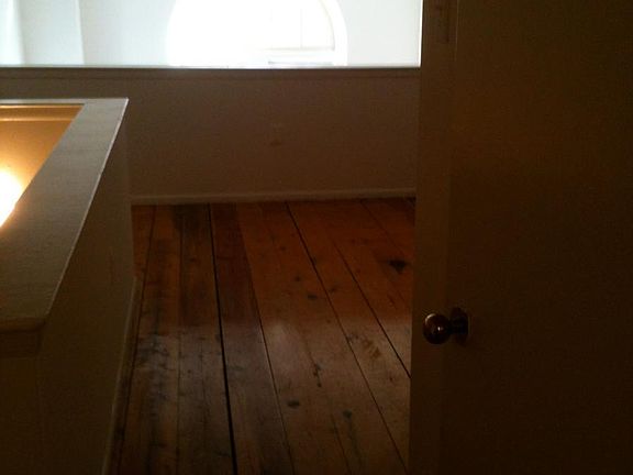 5th image of 870 N 28th St APT 221