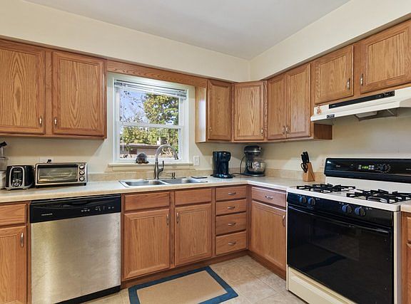 4th image of 706 Oak Ave #0
