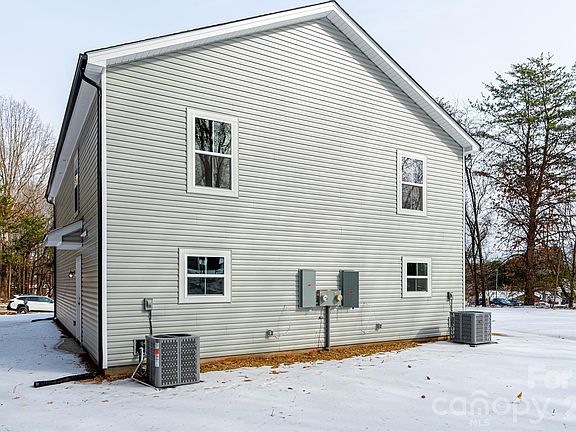 5th image of 885 W 25th St