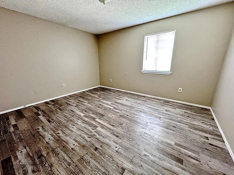 922 W Oak Ave #2 — Photo 9