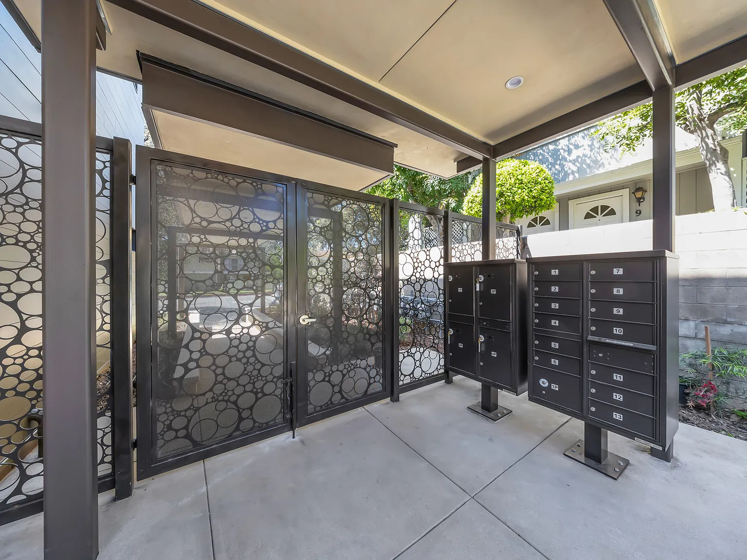 973 E Del Mar Blvd — Photo 3