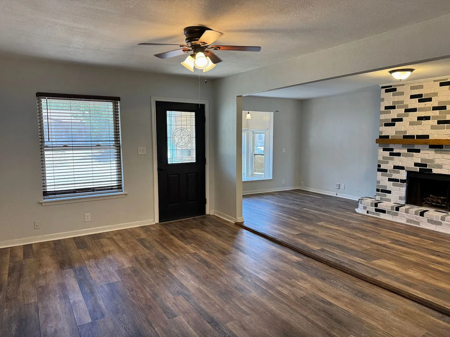 3 Bed 2 Bath Home In Ditto Heights With Solar Panels! — Photo 3