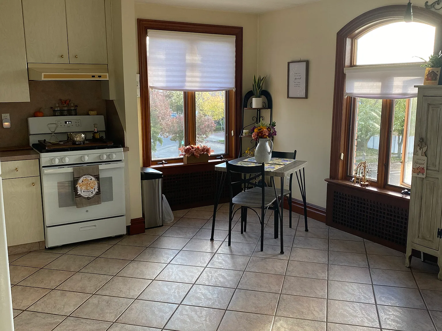 1 bed, 900 sqft, $1,800 — Photo 2