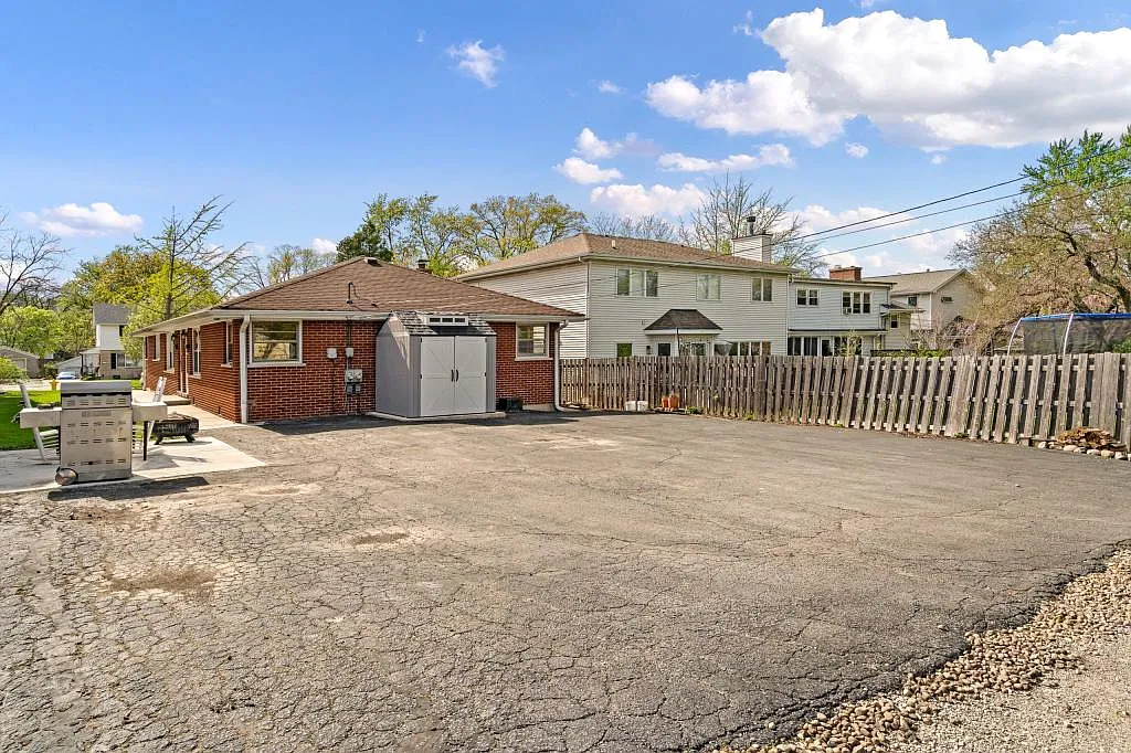 4923 Prospect Ave — Photo 3