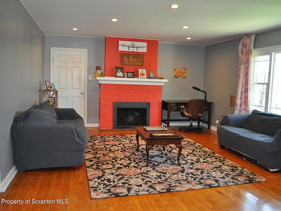 3rd image of 404 Evans St