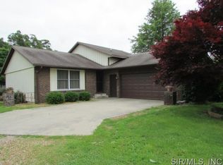 105 W Shore Ter, Hillsboro, IL 62049