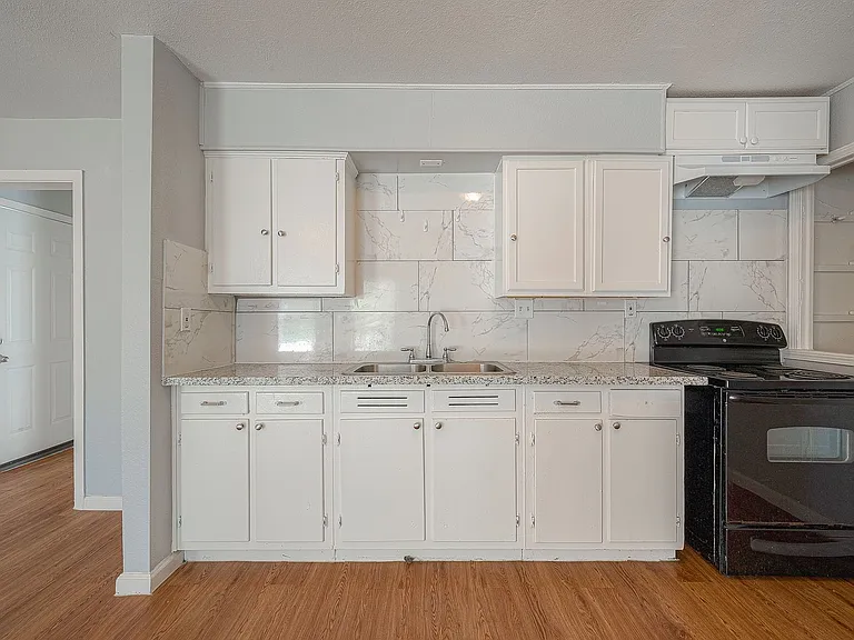 5619 Willow Glen Dr — Photo 4