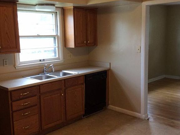 3rd image of 561 Judy Ln