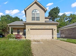7820 Hepatica Dr, Louisville, KY 40258