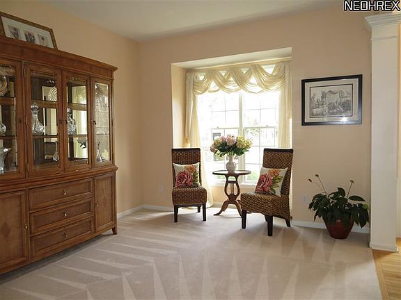 3rd image of 3231 Darien Ln