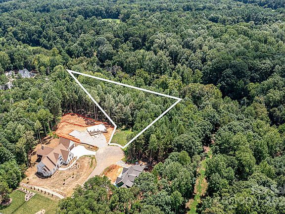 3rd image of 150 Castleview Ln