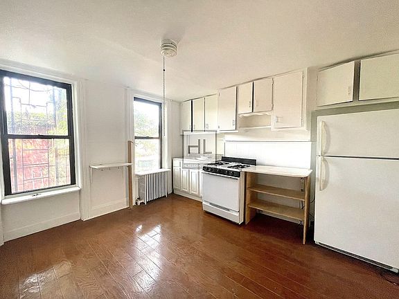 5th image of 326 Van Brunt St APT 2R