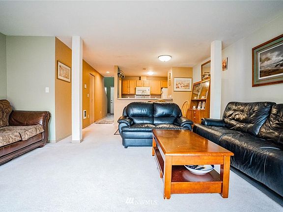 3rd image of 5902 Chardonnay Dr SE