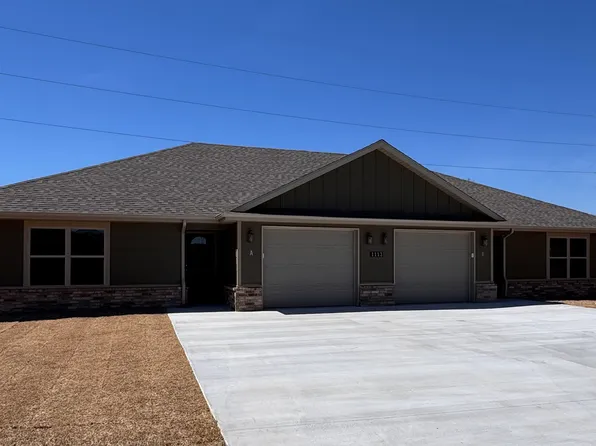 1113 Center Court Cir, Grove, OK