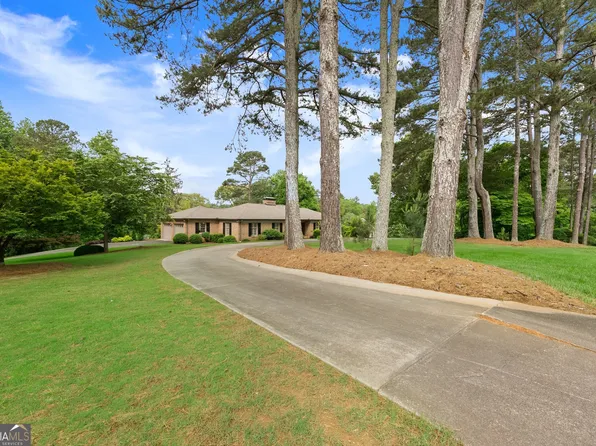 607 E Lake Dr, Gainesville, GA 30506