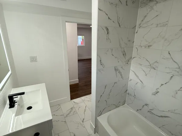 2871 19th Ave, Sacramento, CA 95820