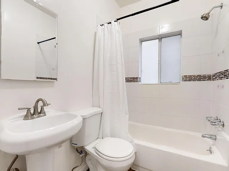 Loma Drive Apartments — Photo 6