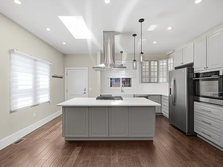 5641 Carnegie St — Photo 1