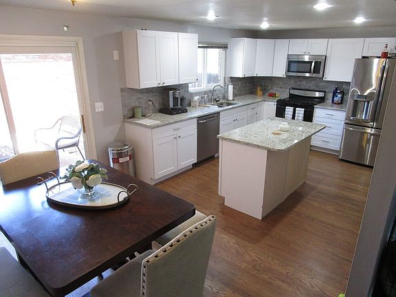 3rd image of 3514 S Hillcrest Dr APT 4