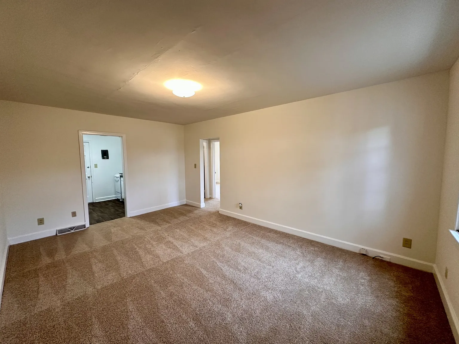 2 bed, 784 sqft, $1,450 — Photo 2