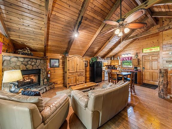5th image of 926 Ski View Ln