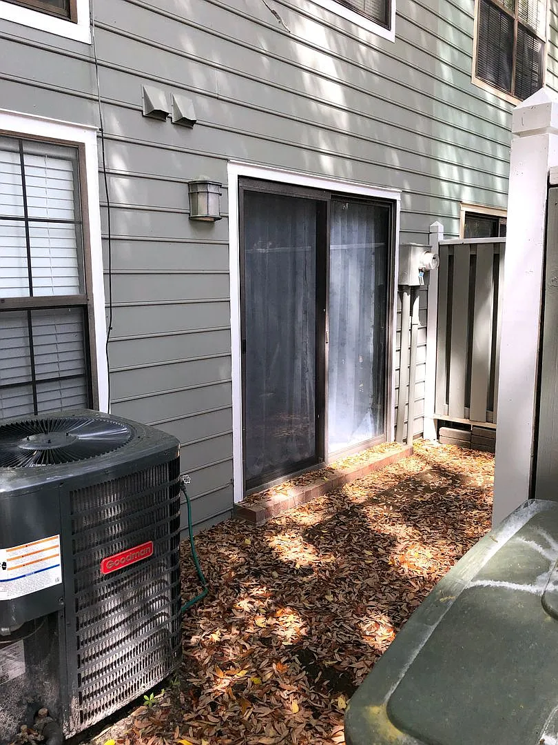 118 Holland Park Circle — Photo 4