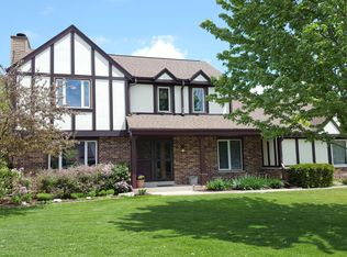 W204S10508 Victoria Dr, Muskego, WI 53150
