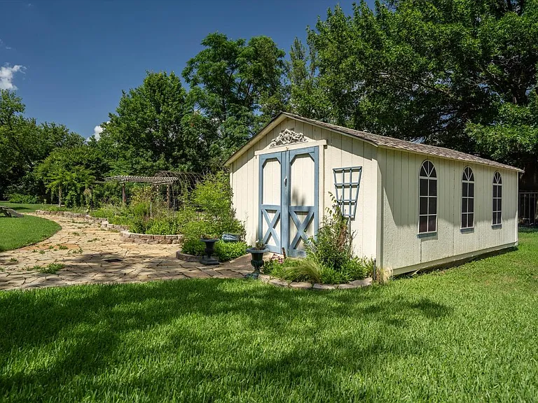 3933 Bordeaux Cir — Photo 26