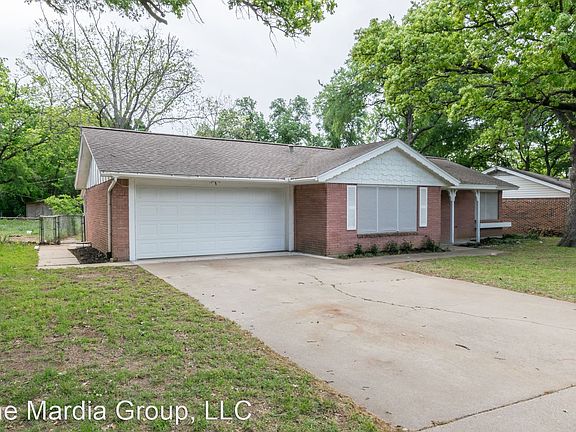 2nd image of 1003 Oakwood Dr