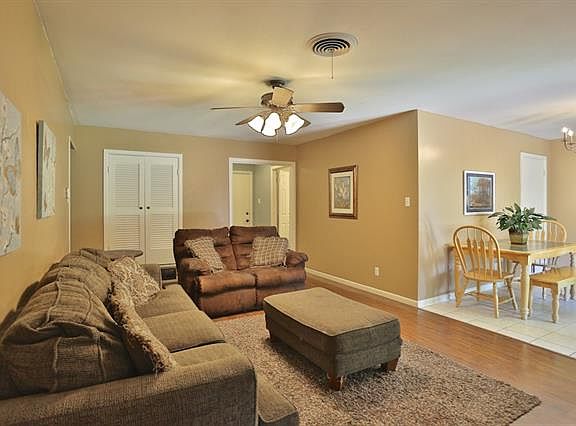 3rd image of 2517 S Elmwood Dr