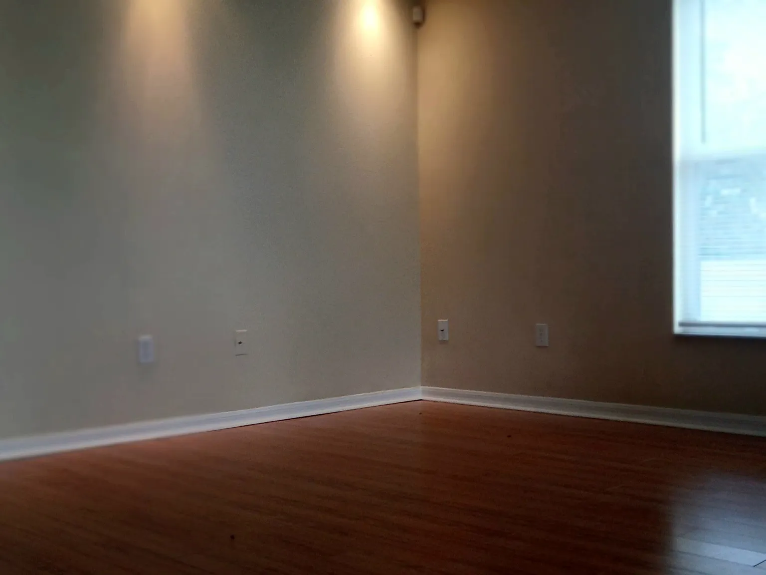 3 bed, 1075 sqft, $1,950 — Photo 2