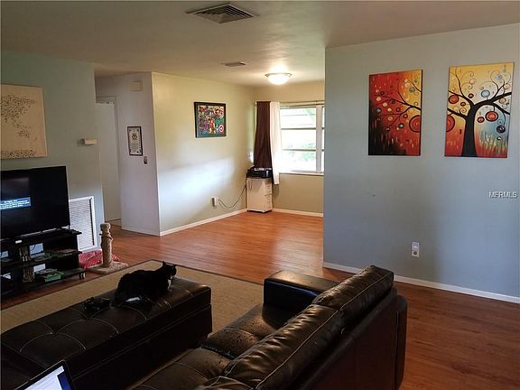 3rd image of 466 Hillcrest Dr