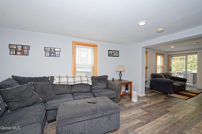 3rd image of 941 6th St Street