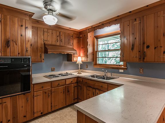 4th image of 701 S Summerfield Dr