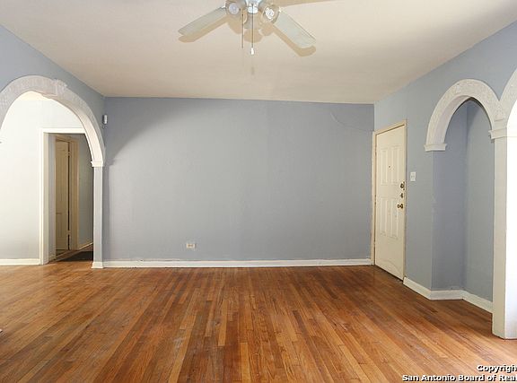 5th image of 707 Alexander Hamilton Dr