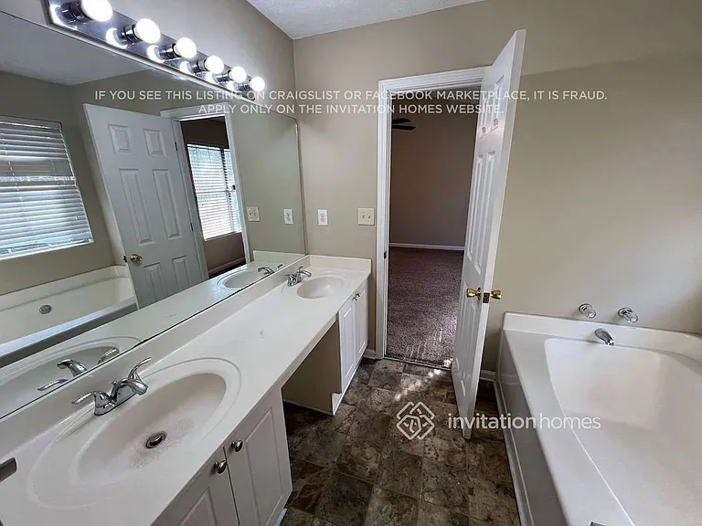 842 Stonebridge Cres — Photo 10