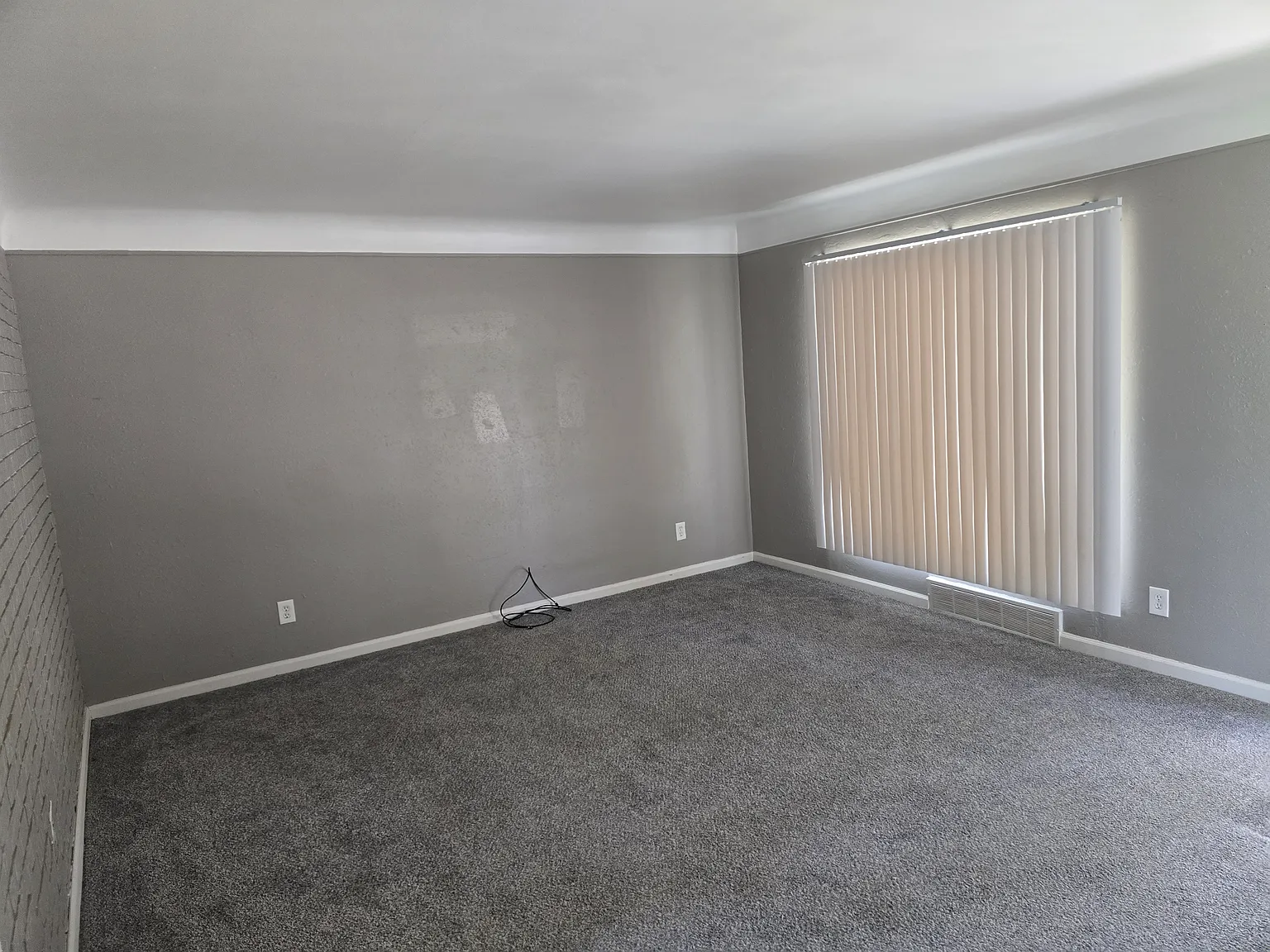 3 bed, 1000 sqft, $1,700 — Photo 3