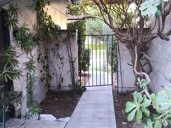 5th image of 2489 Palmera Dr