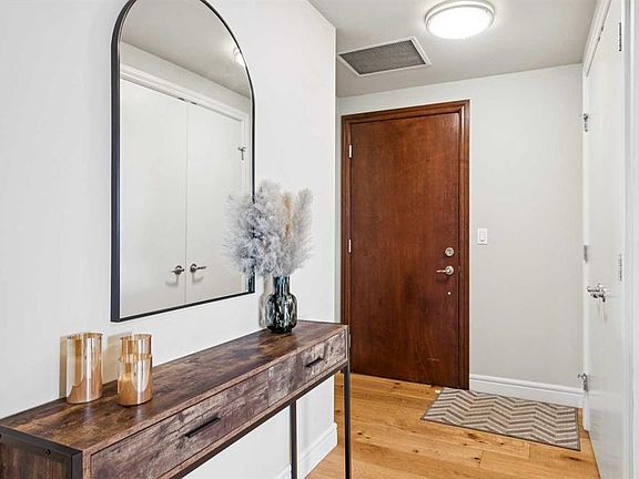 4th image of 817 N 15th Ave SW #2203