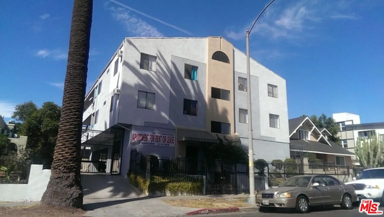 2 bed, 2.0 bath, 900 sqft, $2,100 — Photo 1