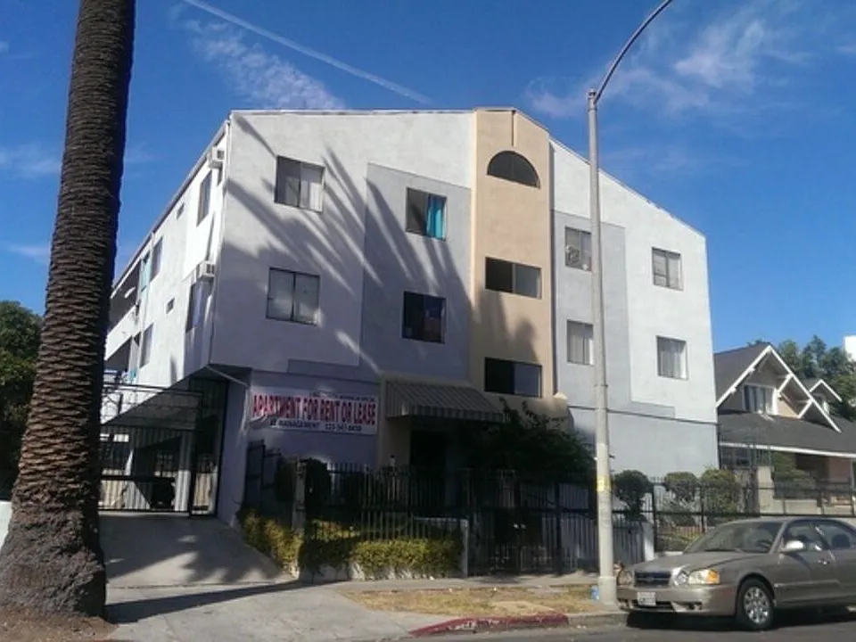 411 N Kenmore Ave #8