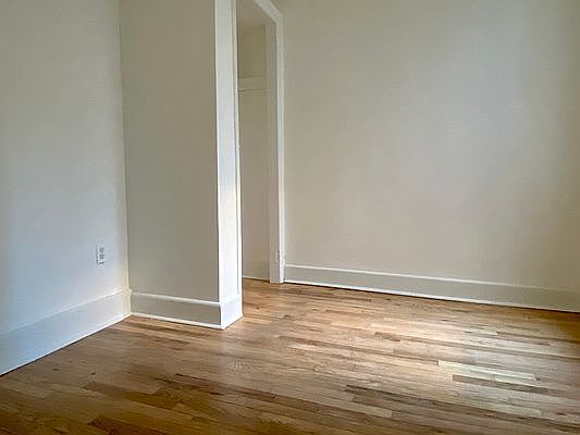 4th image of 215 E 4th St #14