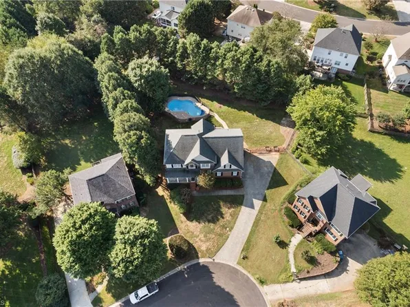 121 Foxmoor Ct, Advance, NC 27006