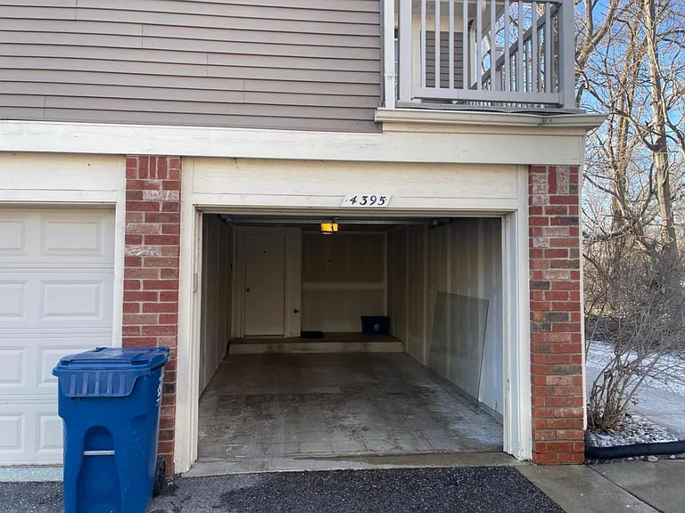 4395 Deeside Dr — Photo 9
