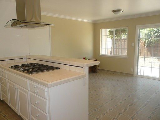 4th image of 3465 Kenyon Dr