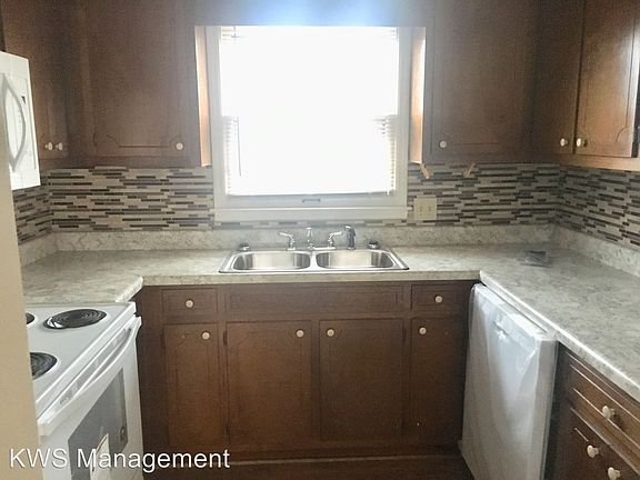 3rd image of 4418 Bonnell Dr NW APT C